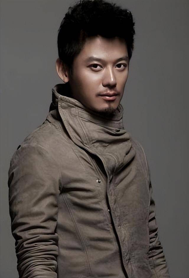 芦芳生,他是日本人,和刘亦菲是同学,45岁宁愿不红也不演鬼子