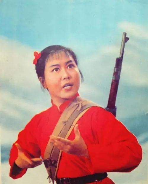 她带领30名演员选择留美,年近古稀归来_齐淑芳_演出_京剧