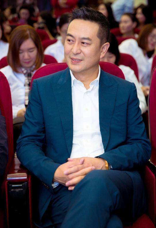 高调回应离婚传闻,当年嫌弃张嘉益的杜珺,现在怎么样了?