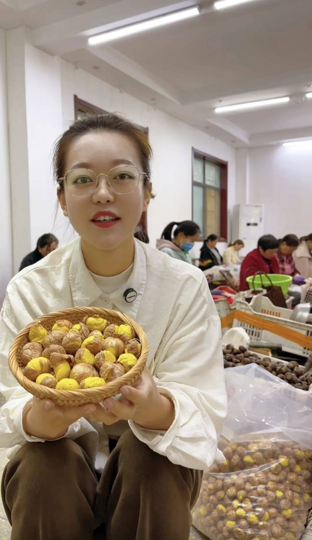 信阳90后小两口返乡直播卖板栗,一年跻身行业头部商家 信阳90后小两口返乡直播卖板栗,一年跻身行业头部商家