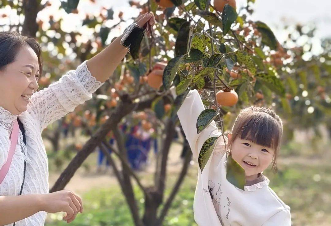 大手牵小手 一起"趣"秋游
