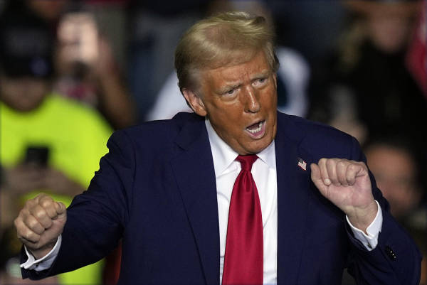特朗普嫌欧盟买得不够多：要让欧洲“小可爱”付出代价 -华闻时空