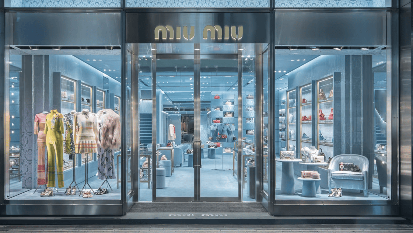 Miumiu является молодым брендом под брендом Prada,