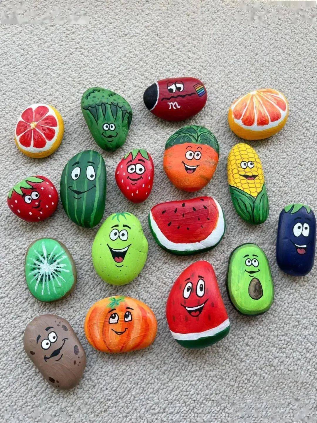 在杯子上,树叶上,衣服上甚至鹅卵石上都可以画,而且防水,可以保存很长