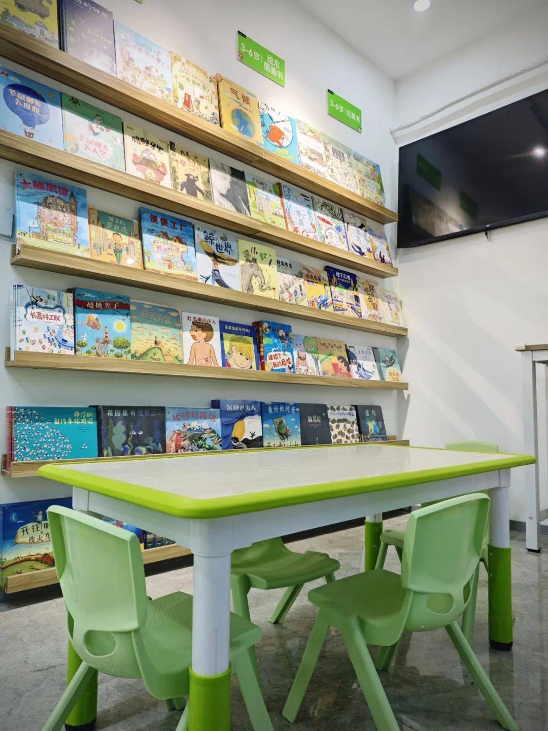 火爆!一家比某宝还便宜的儿童书店,我叫米莱知识宇宙儿童书店