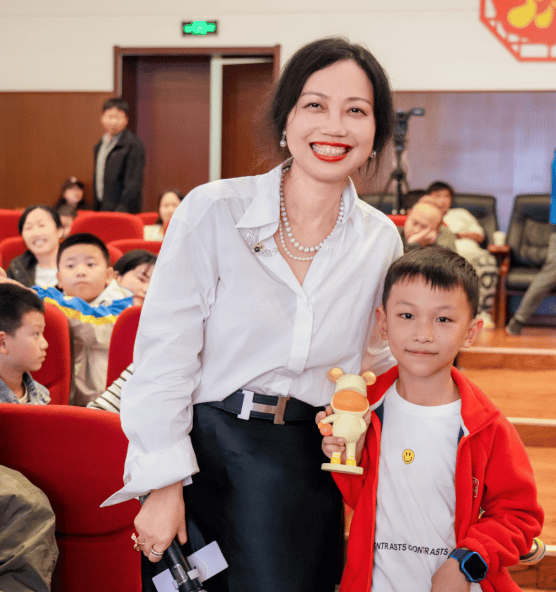 阅读之光·成长之钥:那些牵引我长大的书_郁雨君_辫子_姐姐