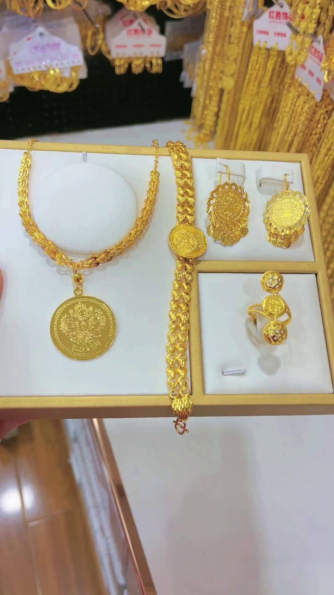 女生喜欢的珠宝饰品的简单介绍 女生喜好
的珠宝饰品的简单

先容
（女生喜欢的珠宝品牌） 珠宝饰品