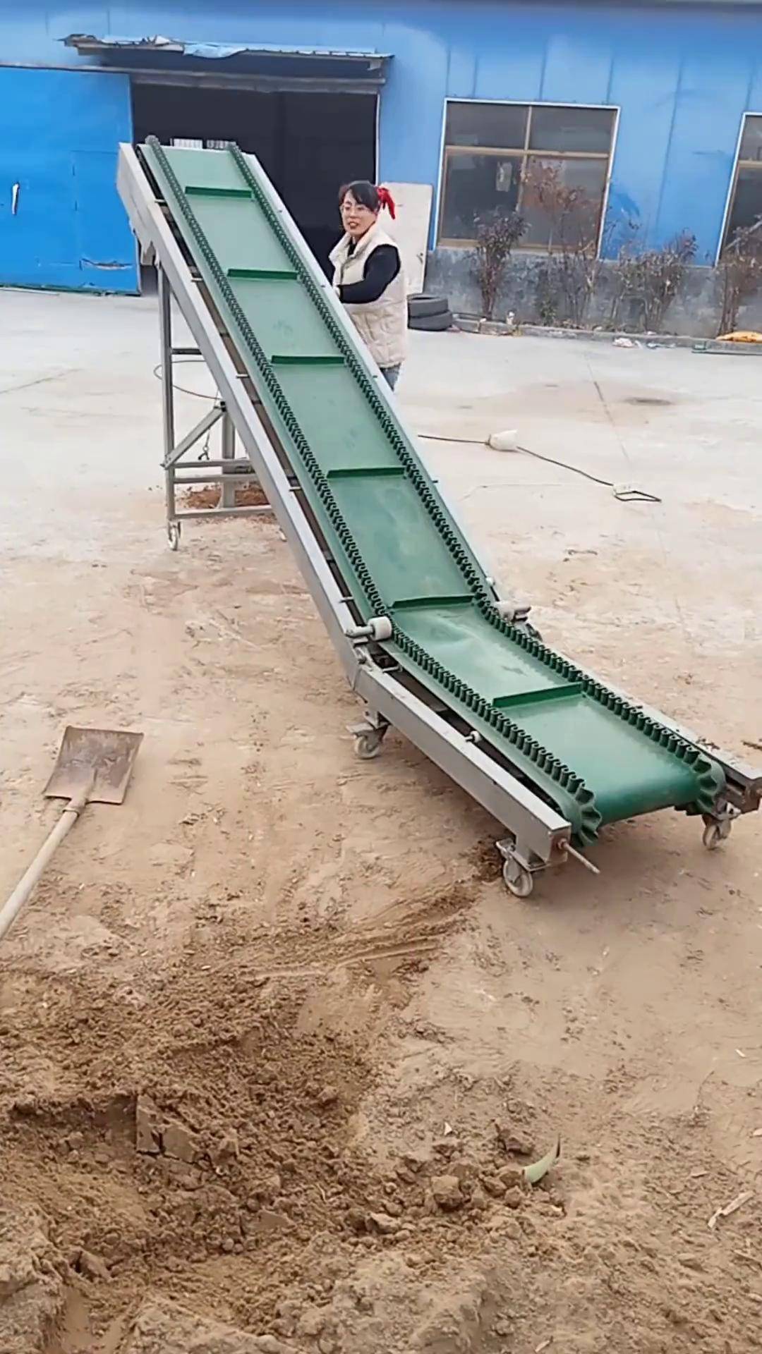 裙边输送机 轻松解决搬运问题 装卸货神器 输送设备 传送带