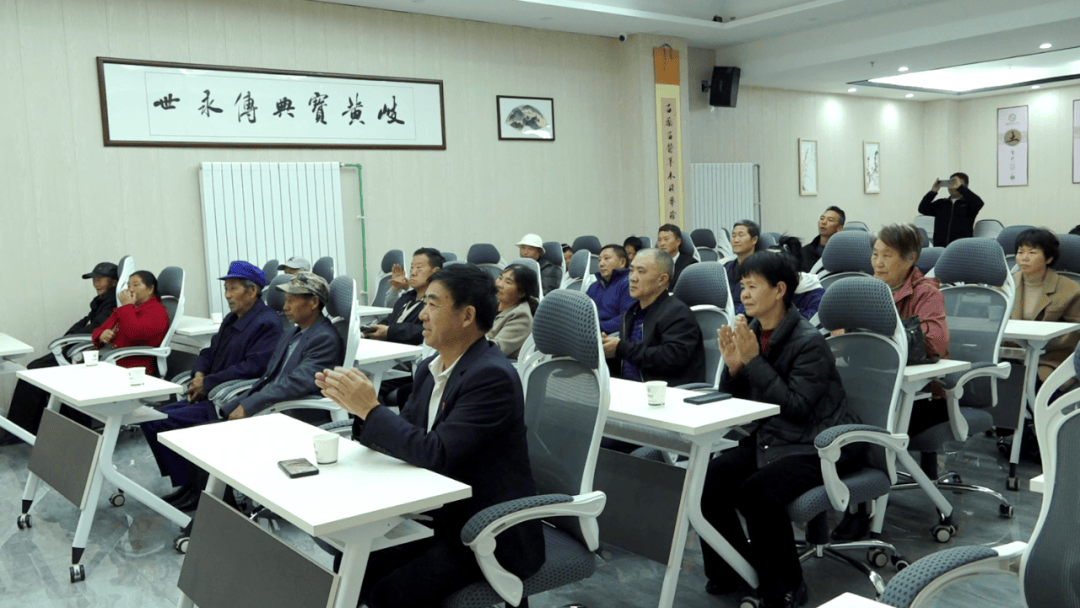 盘州市开展礼遇关怀道德模范和身边好人系列关怀活动