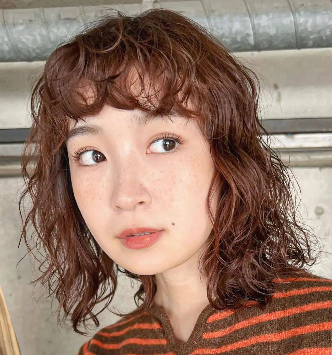 颜色和形状是肉眼所能观察到的一般分为5种类型直发波发卷发