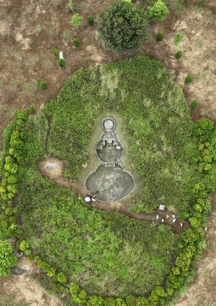 汕尾某地发现形制罕见的葫芦形墓