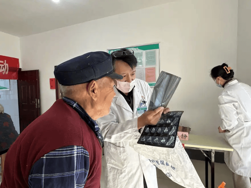 “第一书记”牵线搭桥 “名医走基层 志愿沂蒙行”莒南县相沟镇义诊暖人心