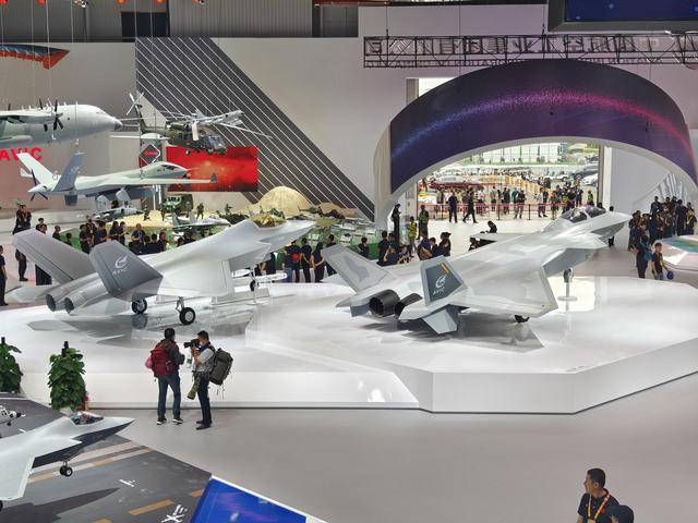世界上第一款双座重型五代隐身战机!歼-20S亮相 世界上第一款双座重型五代隐身战机!歼-20S亮相
