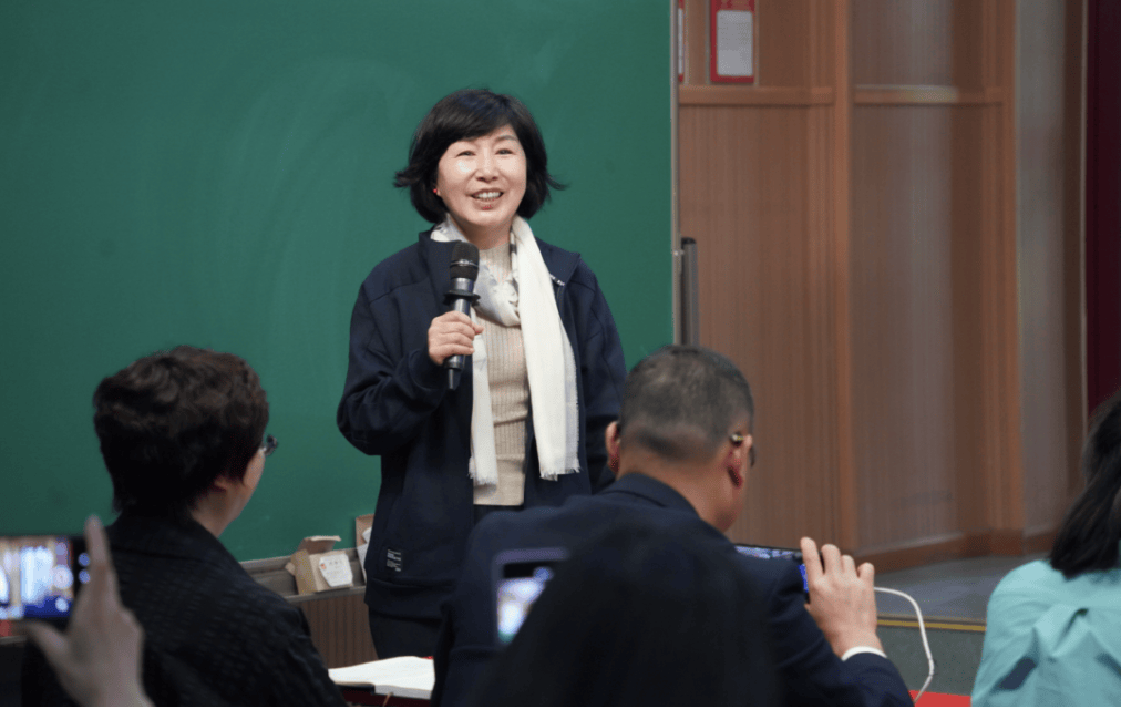 排名前十的朋友即可获赠李镇西老师签名版《学校的100种可能》一套