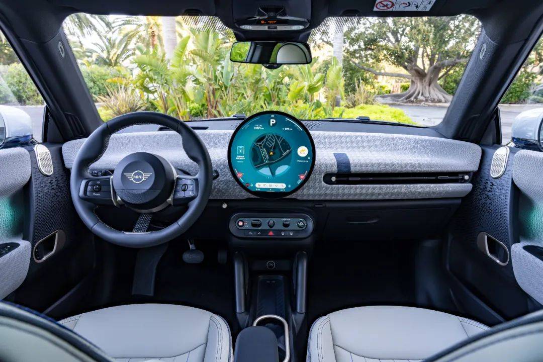 全新电动MINI COOPER荣获2024年度“金方向盘”奖_搜狐汽车_搜狐网