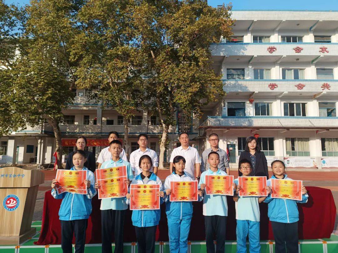 景弘中学校长邓春林,学校副校长李勇,校长助理,初一年级主任向元武