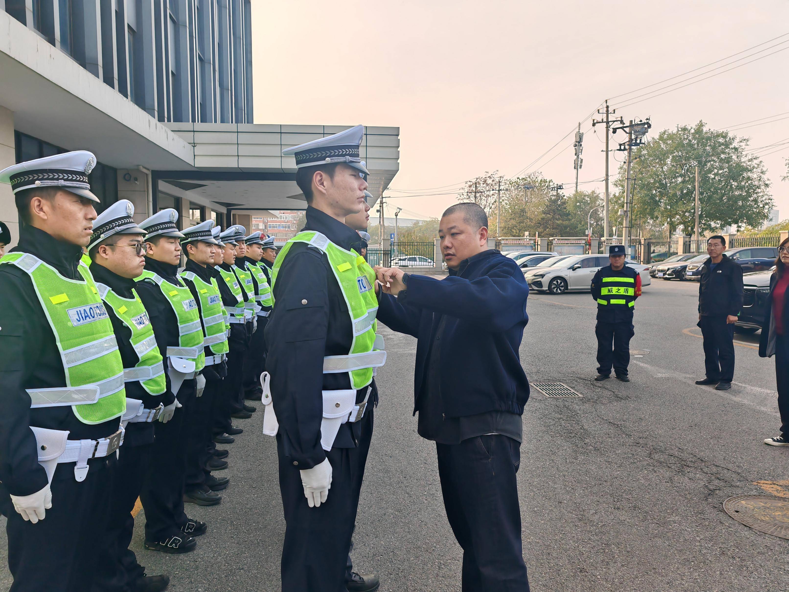 北京三大火车站,交通联勤正式上岗 北京三大火车站,交通联勤正式上岗