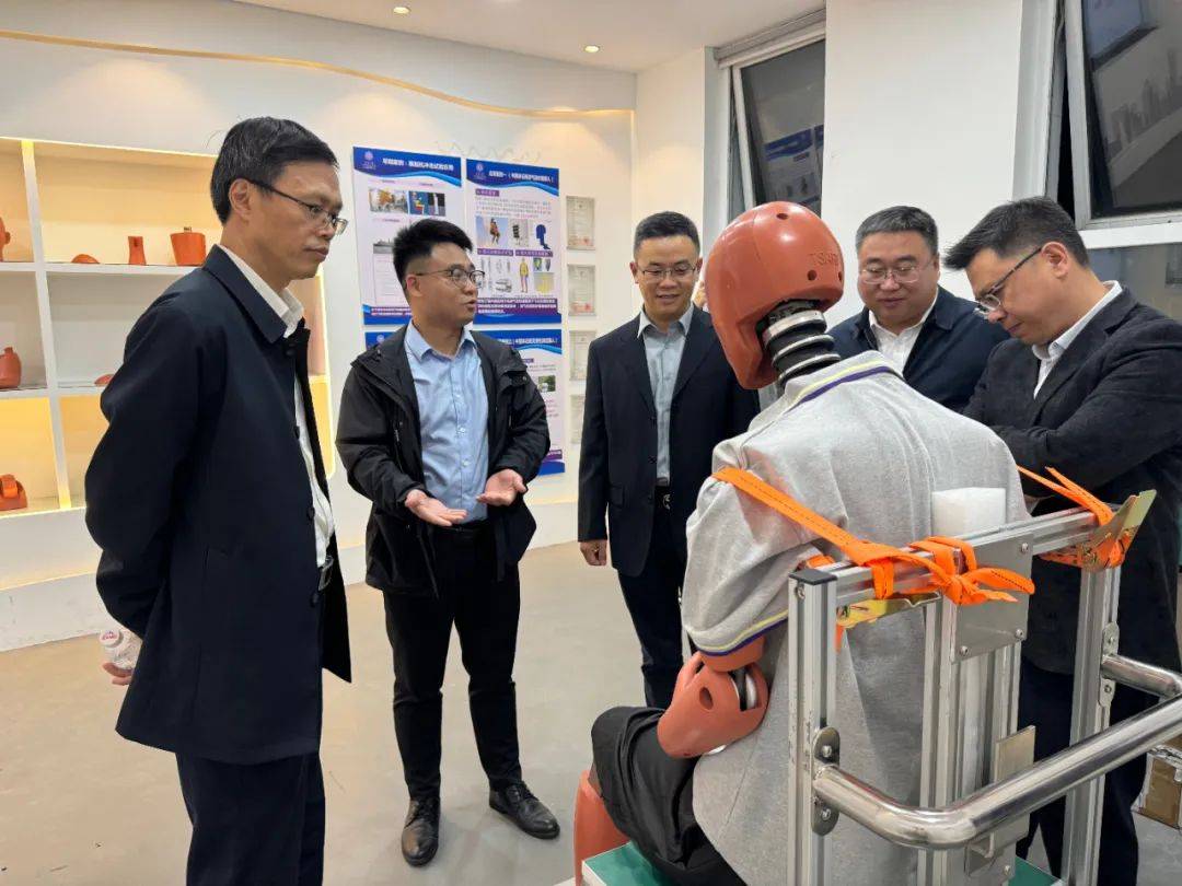 刘安民赴清华大学苏州汽车研究院走访交流