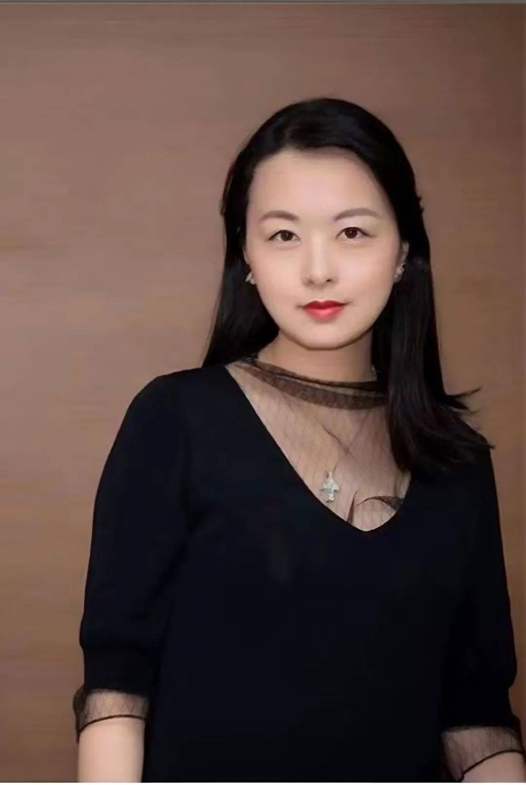 导演 王丽鹤副导演 侯俊羽编剧 陈超特邀严闻