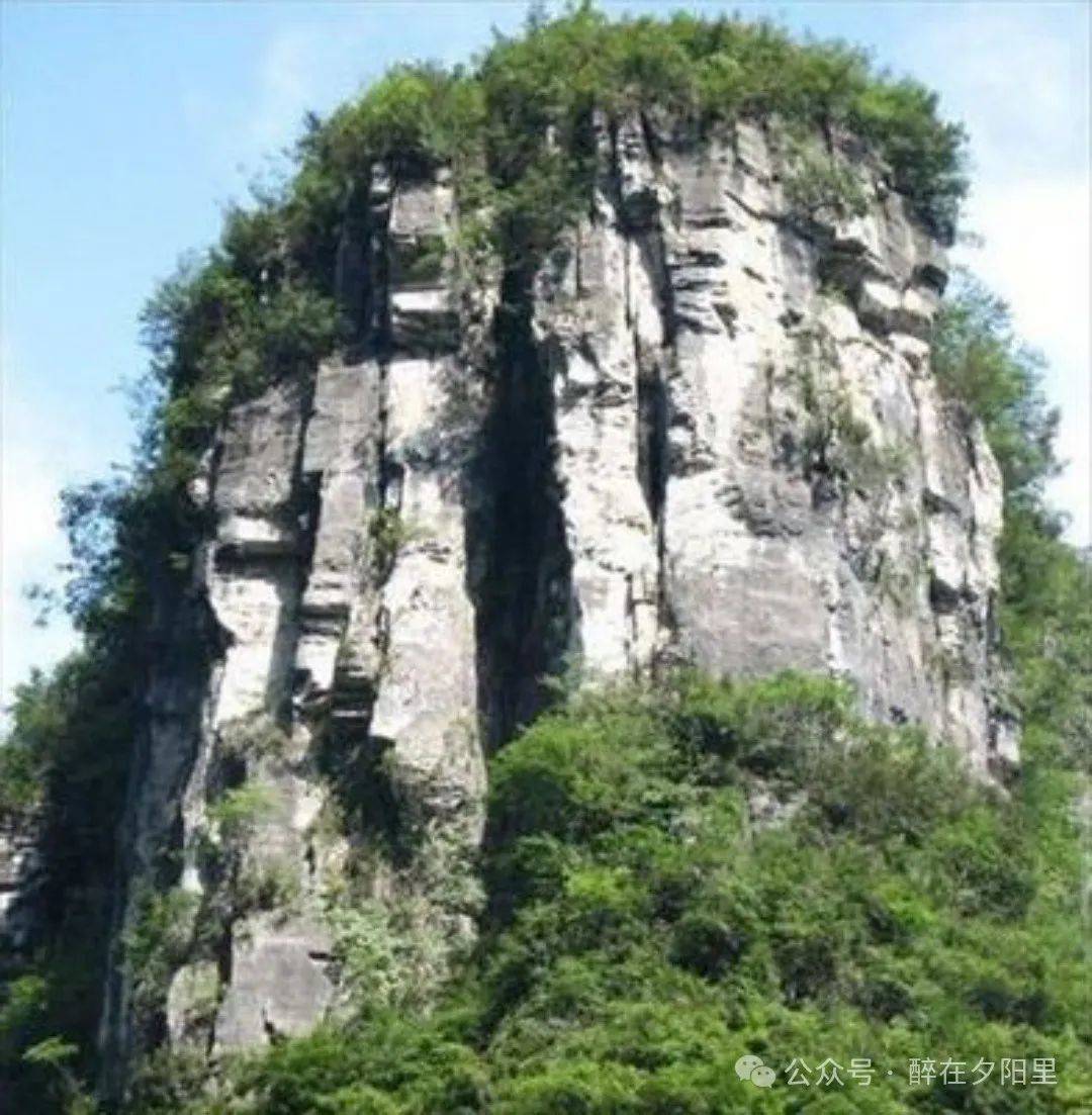 峡谷峰林台地溶洞瀑布构造形迹等为主体——湖南凤凰国家地质公园