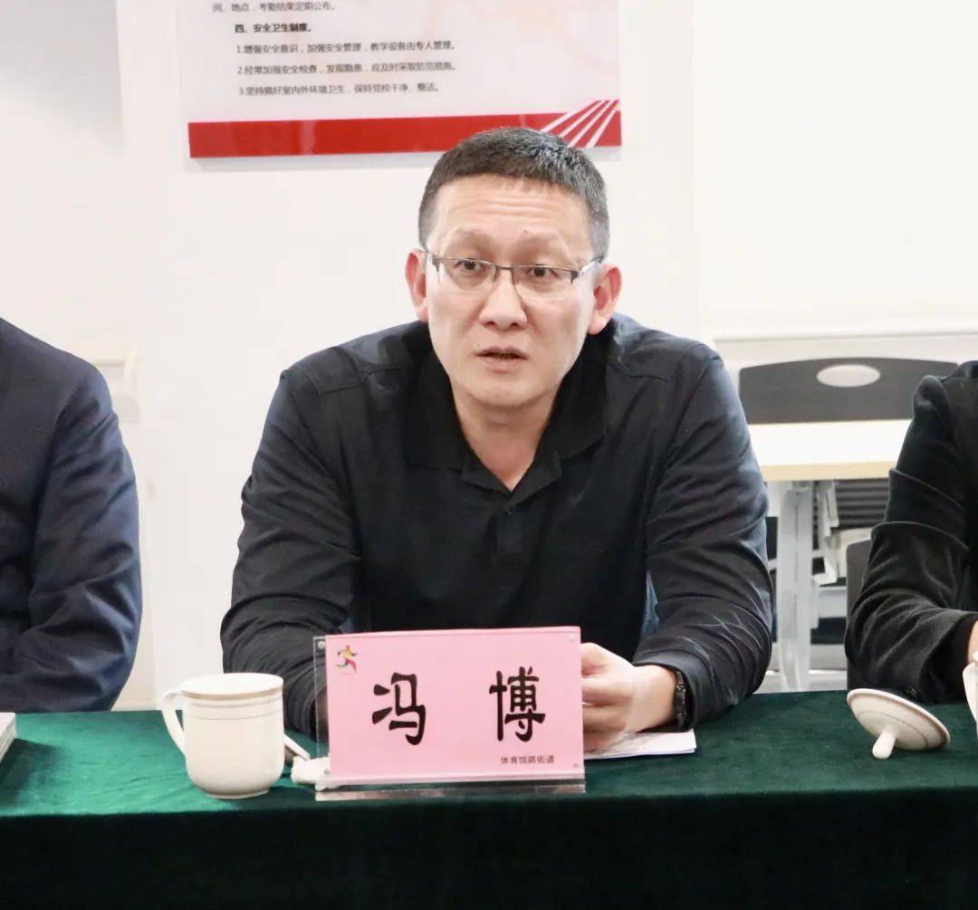 街道工委副书记、办事处主任冯博介绍街道坚持“以办为先”的工作理念，