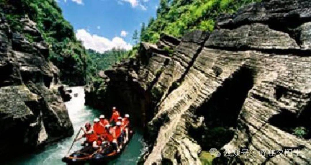 峡谷峰林台地溶洞瀑布构造形迹等为主体——湖南凤凰国家地质公园