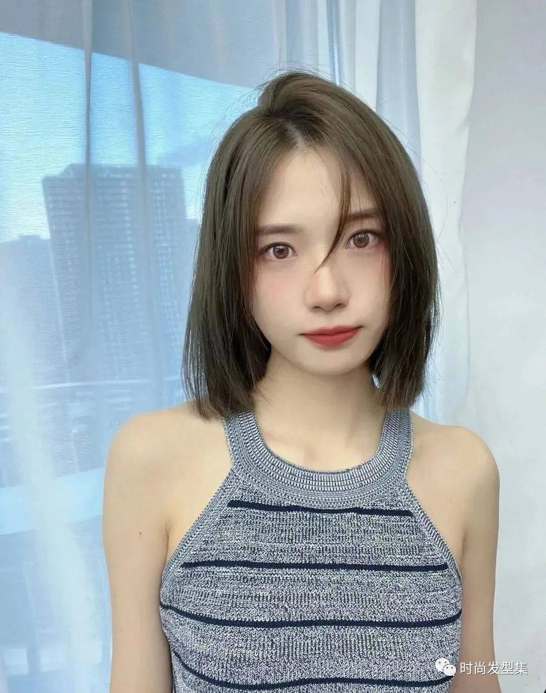 剪短发显胸大