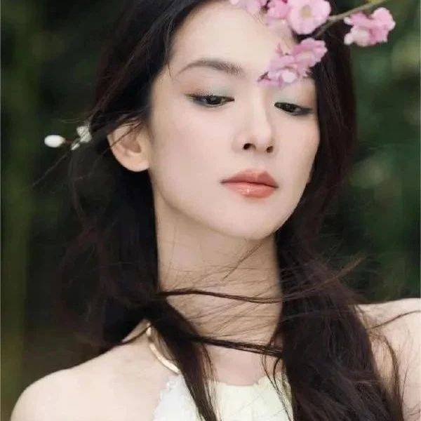 清冷的新中式妆容,眼眉中都充满了韵味_自然_传统_文化