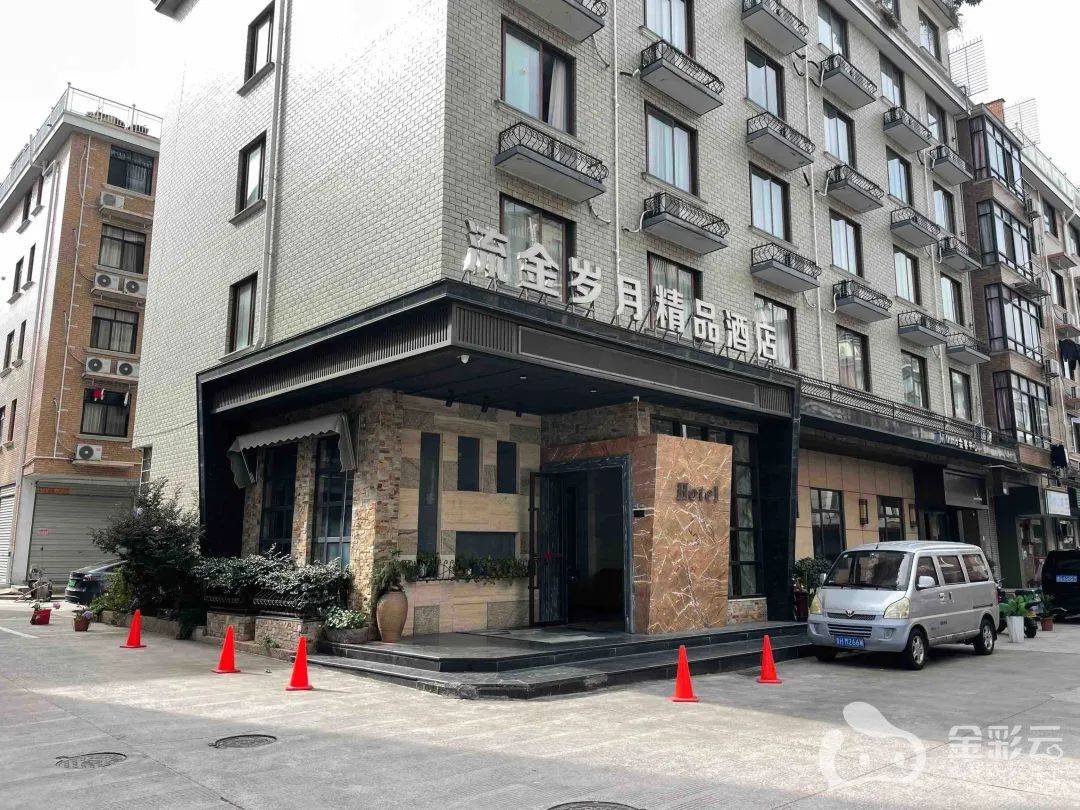 市区有城中村出现盆栽交通锥占车位现象记者一竞技下载调查(图1)