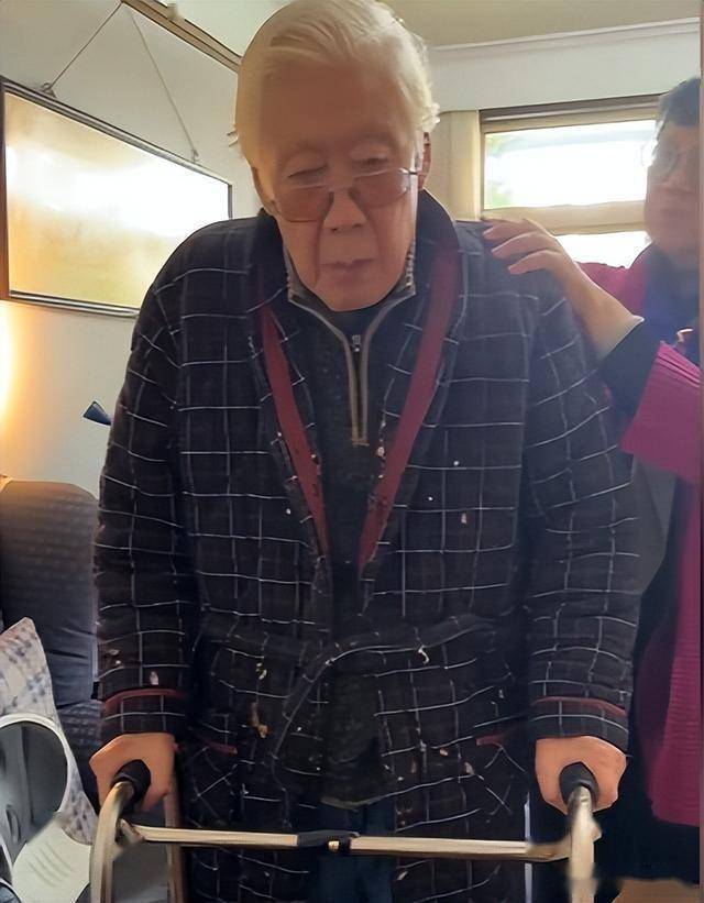 如今时间仅仅过去了半年.当时那番话感动了无数年轻演员.