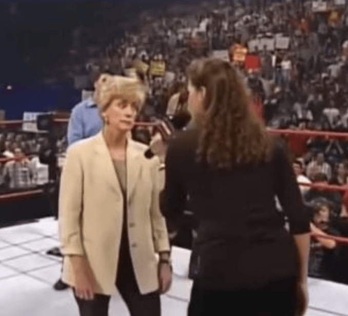 特朗普提名的教育部长被曝曾在台上和女儿互扇耳光，网友讽刺：让全世界看看