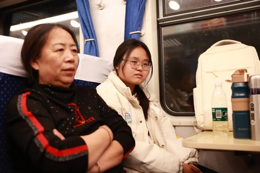 这趟北京始发的绿皮车站站停,但旅客都说好—— 这趟北京始发的绿皮车站站停,但旅客都说好——
