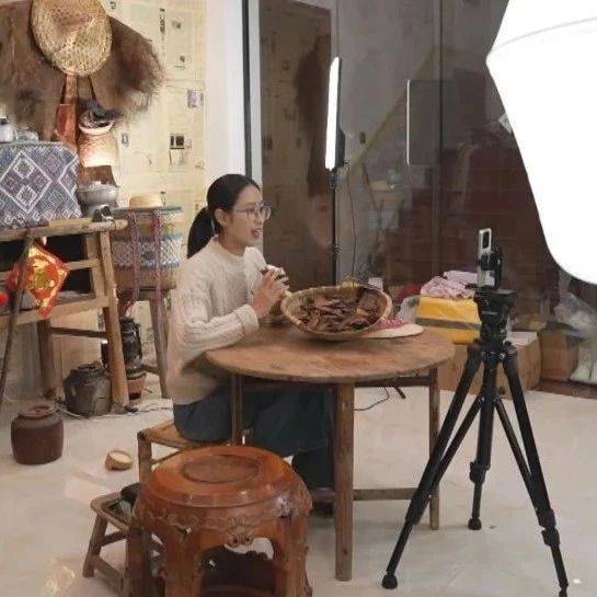 乡村振兴进行时丨网络直播带货 助力乡村振兴_云霄_白菜_土特产