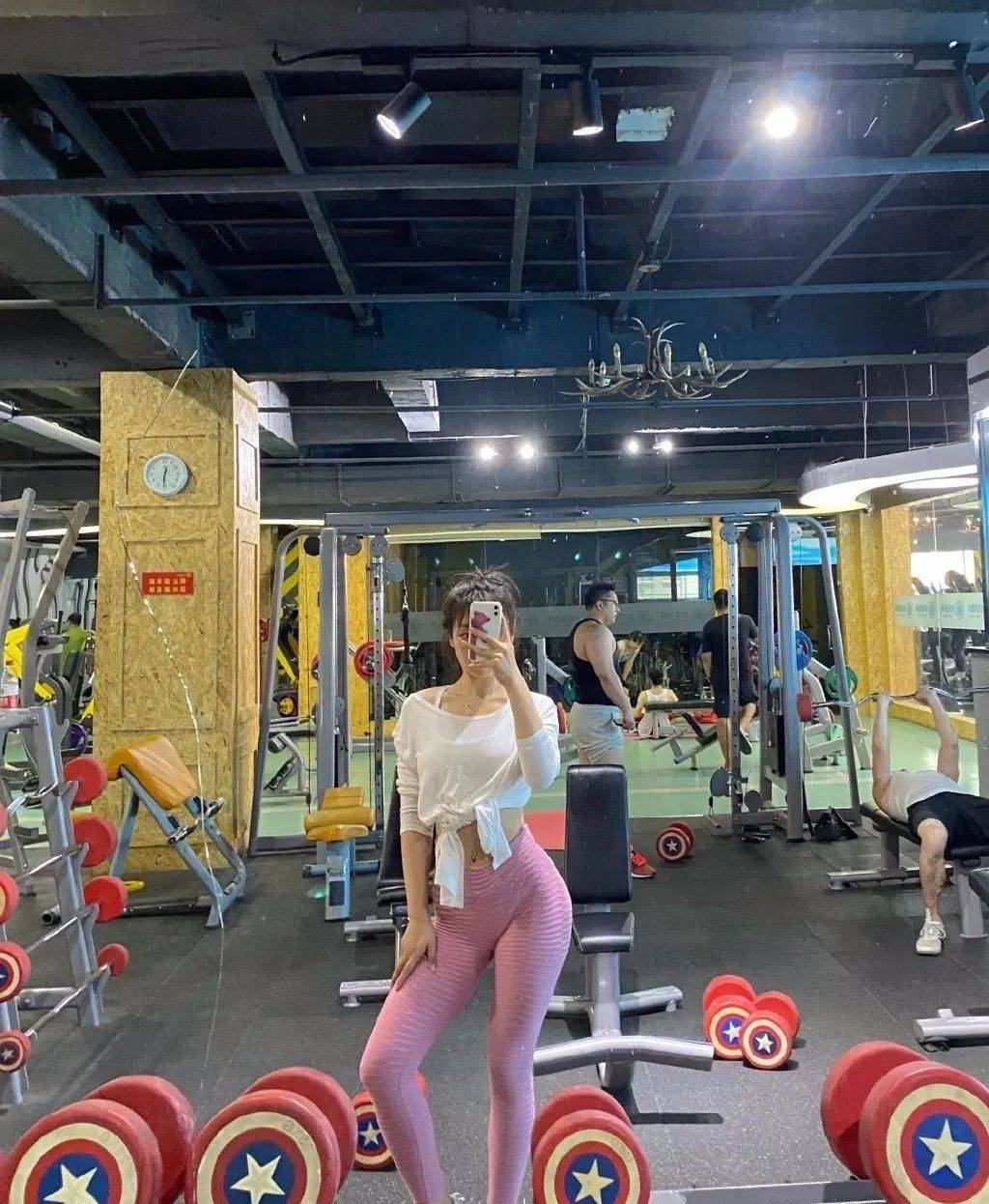 篮球女教练爆照,dcup蜂腰撩疯全网直男:杀伤力太强了!