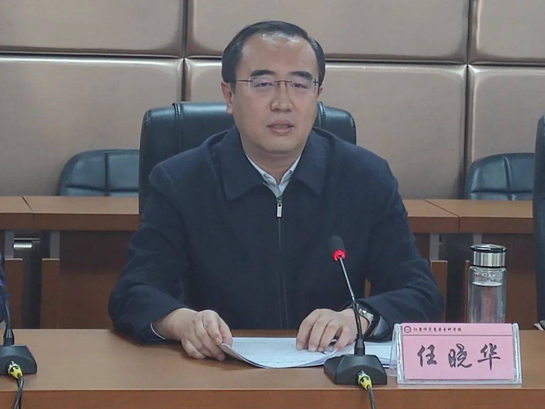 他曾任平定县县长,阳泉市财政局党组书记,局长,一级调研员等职.