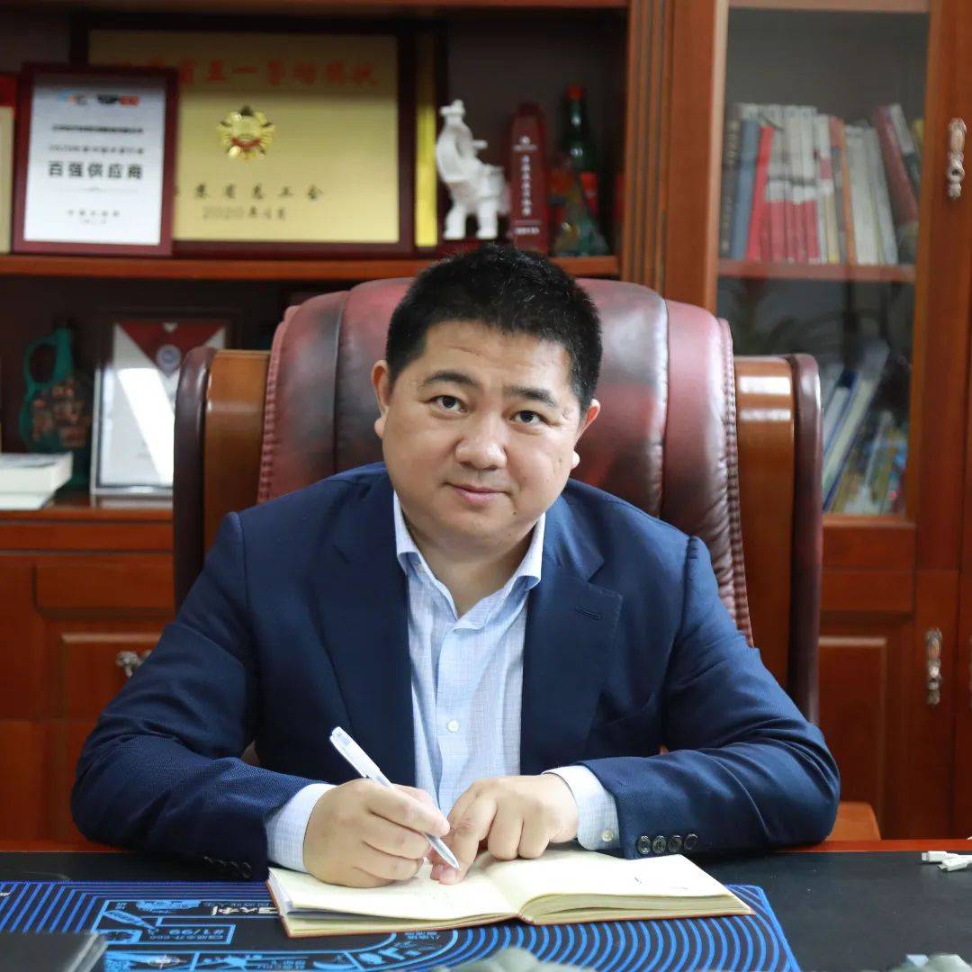 自2008年担任蓝天环保集团董事长,总经理以来,崔渊文身先士卒,励精图