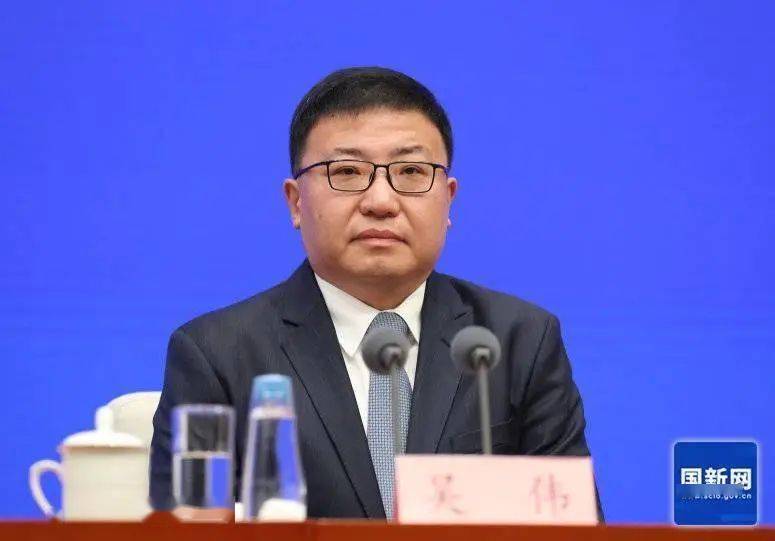 决定任命吴伟为上海市副市长