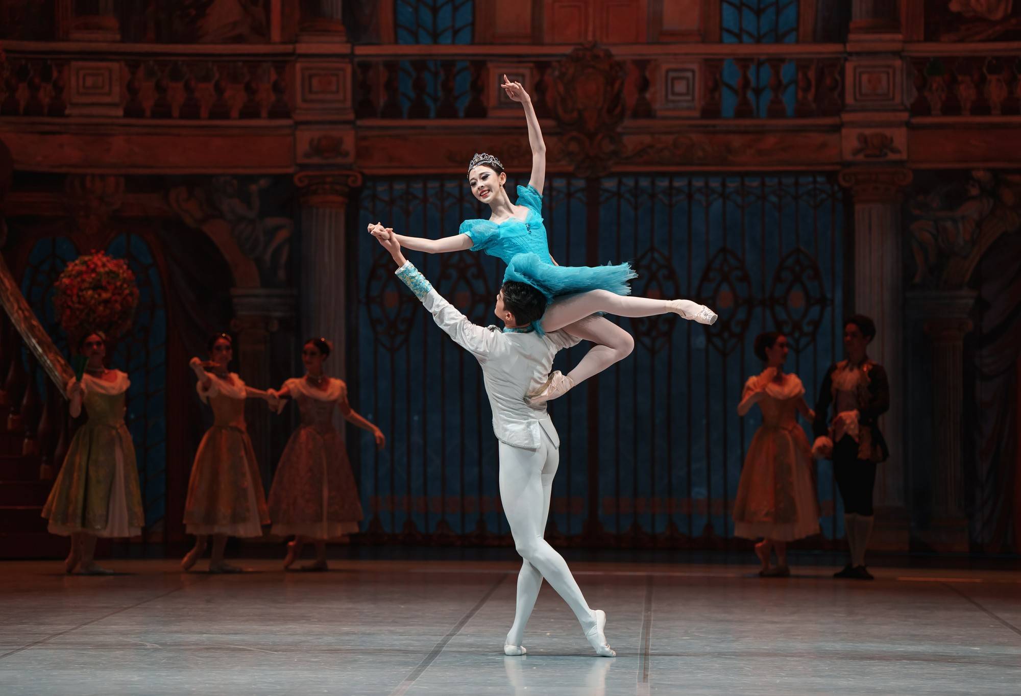 收获艺术体验与情感共鸣!世界经典芭蕾舞剧《灰姑娘》新编首演