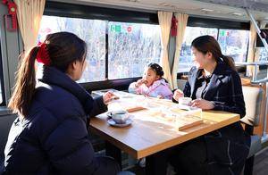 北京首条双层巴士滑雪接驳线开通 让延庆滑雪更加“丝滑”