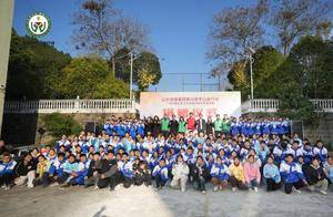 纳澳集团爱心助学捐赠仪式在广元市卫子初级中学举行