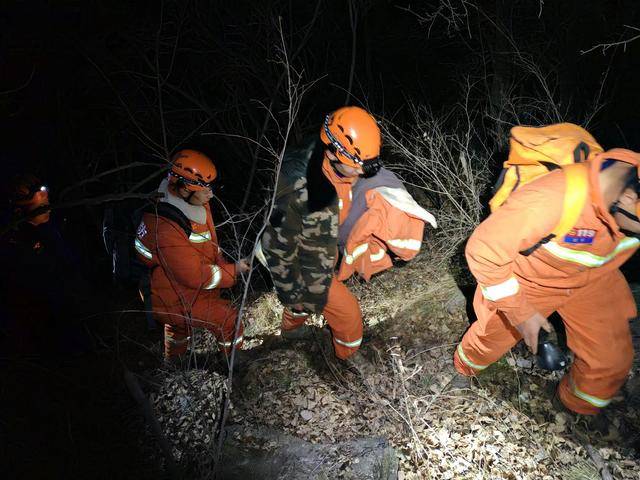 零下11℃！驢友夜困黃草梁，將自己埋在落葉中取暖