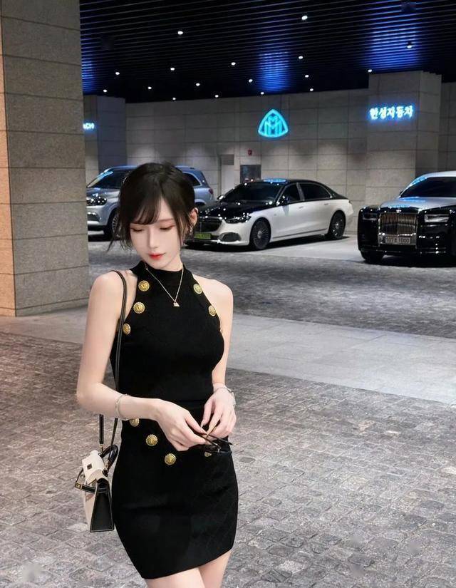 腐团儿绝美自拍,黑色连衣裙,身材高挑,天使容颜!