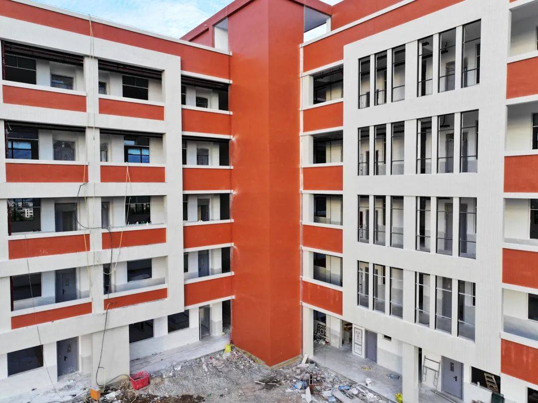 乐峰这所学校新教学楼即将投用!这对夫妇捐资500万元!