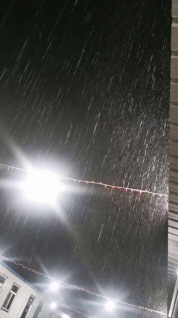 愿你天黑有灯下雨有伞