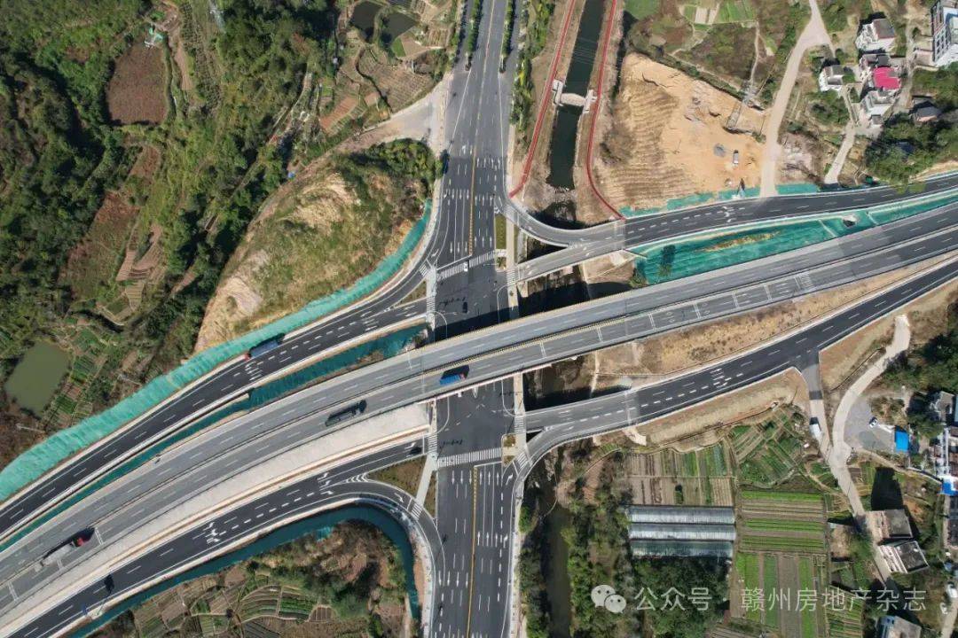 采取菱形互通立交设计方案,通过对该交叉口进行升级