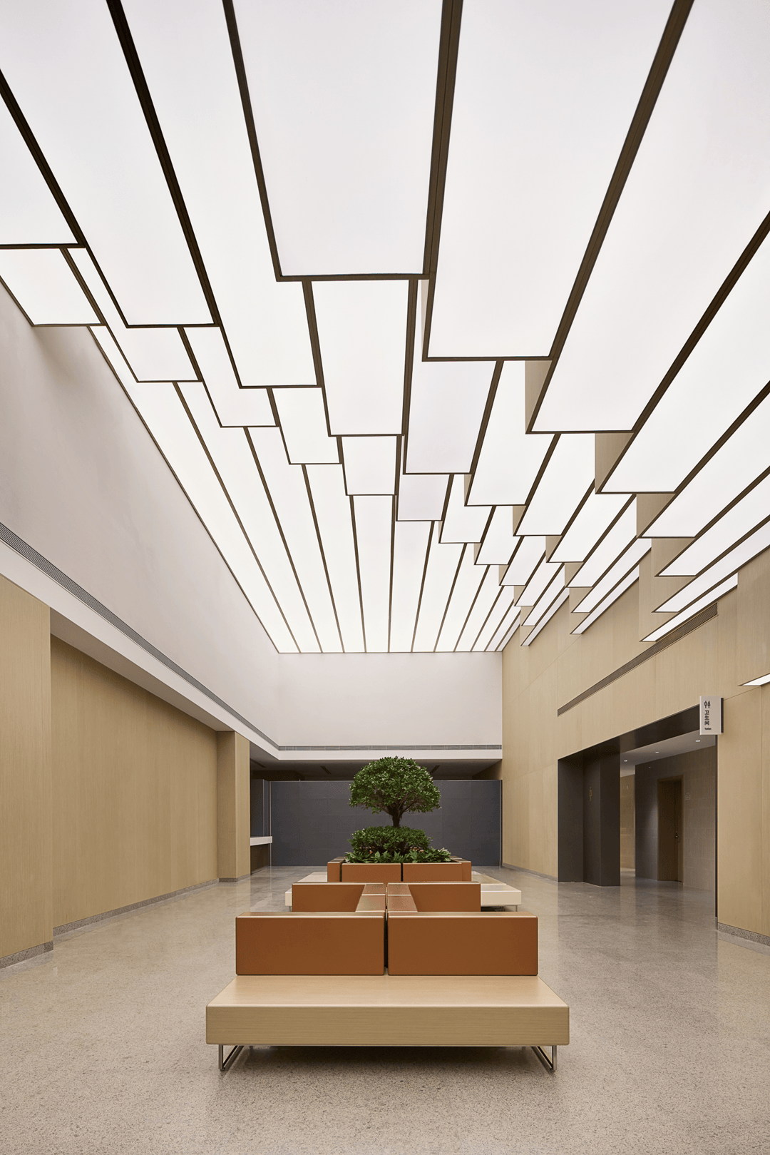 吊顶完成面位置线,顶面设备点位线,天花灯具等点位线