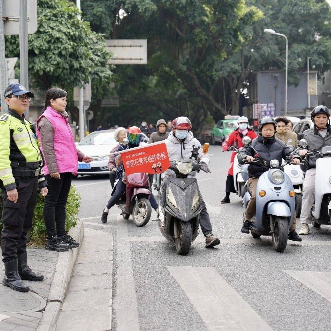 南宁启动交通安全志愿服务主题活动