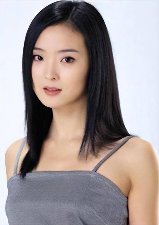 霍凡:嫁给大12岁张丰毅,结婚28年却不要孩子,她到底图什么?