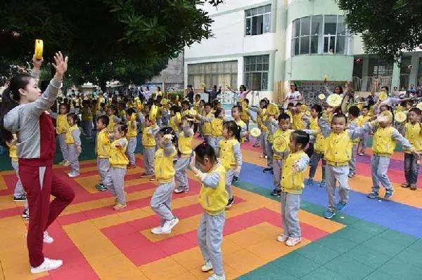 幼儿园律动操_幼儿园早操编排原则_幼儿早操动作变化编排