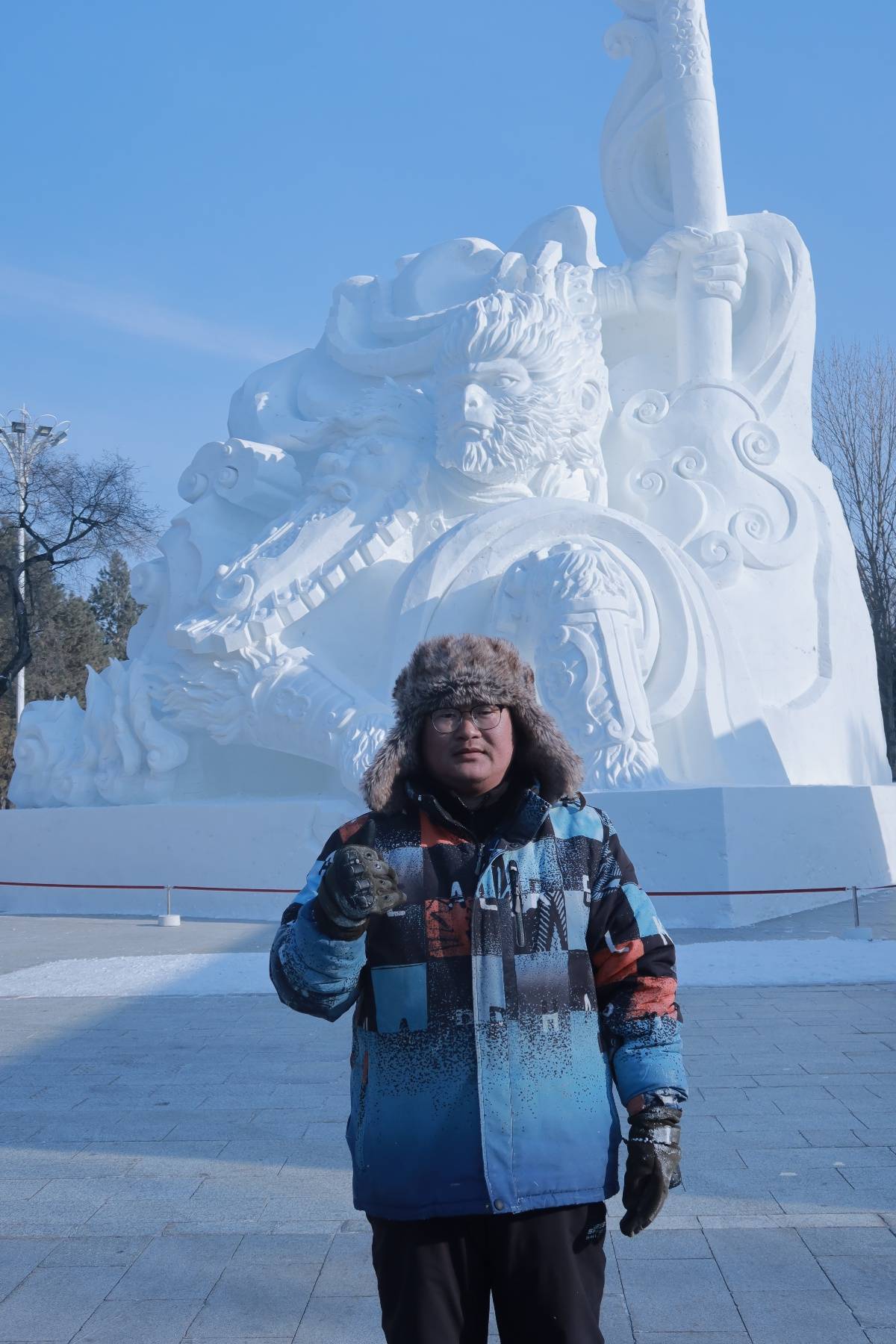 伟德注册对话雪雕悟空归来设计师：10天完成想呈现中国人的超级英雄蹲姿更霸气(图1)